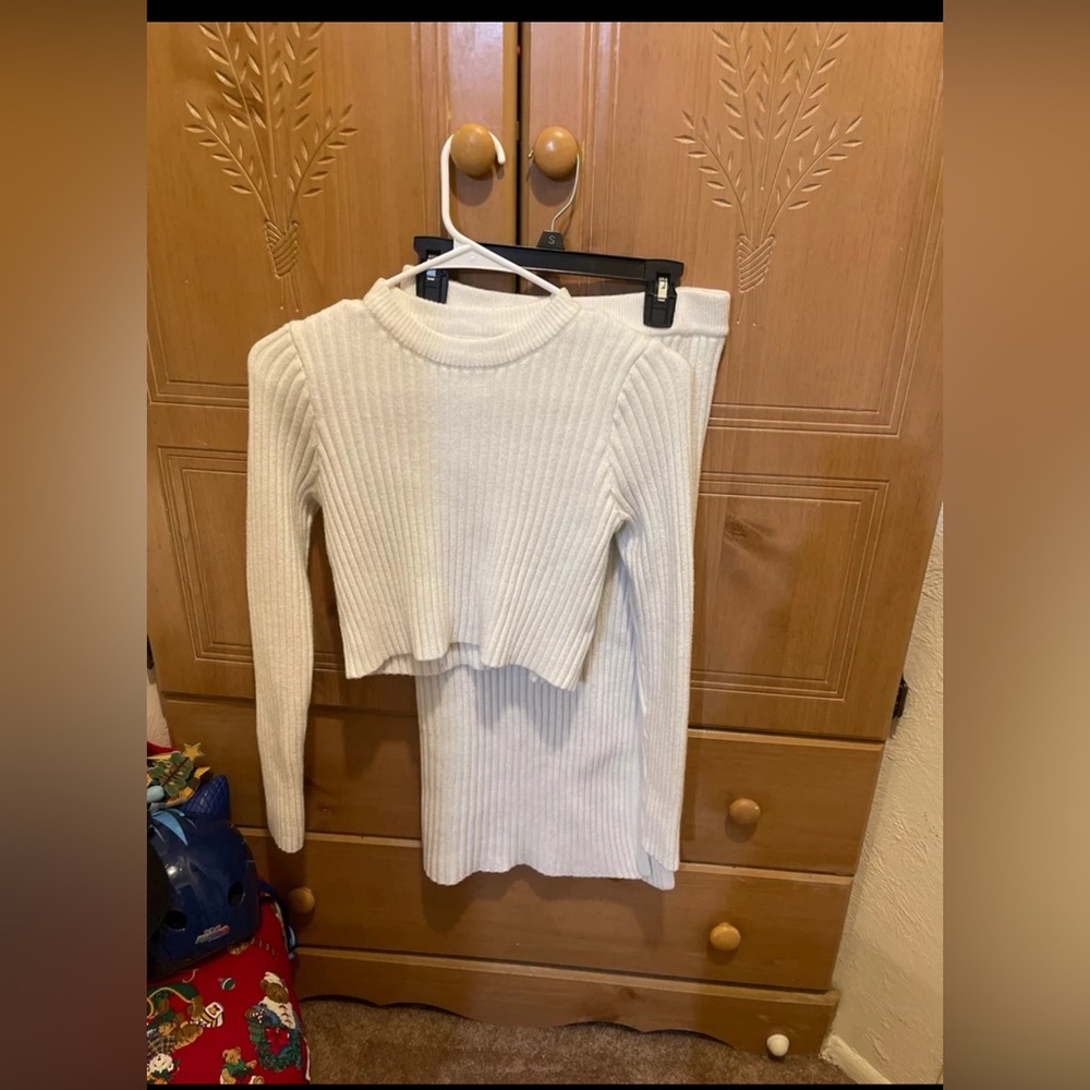 White dress top and bottom set. Size small. New no tags.
